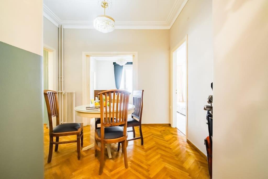 Emporikon Apartment Steps From Historic Center أثينا المظهر الخارجي الصورة