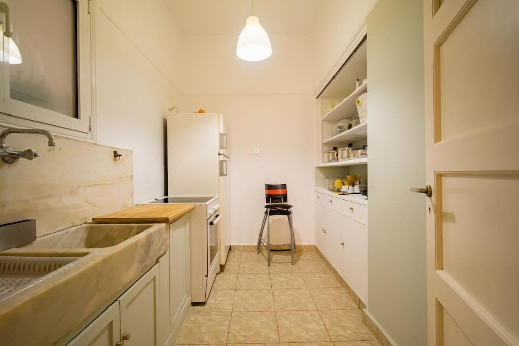 Emporikon Apartment Steps From Historic Center أثينا المظهر الخارجي الصورة