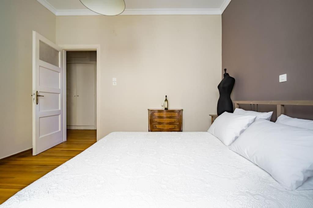 Emporikon Apartment Steps From Historic Center أثينا المظهر الخارجي الصورة